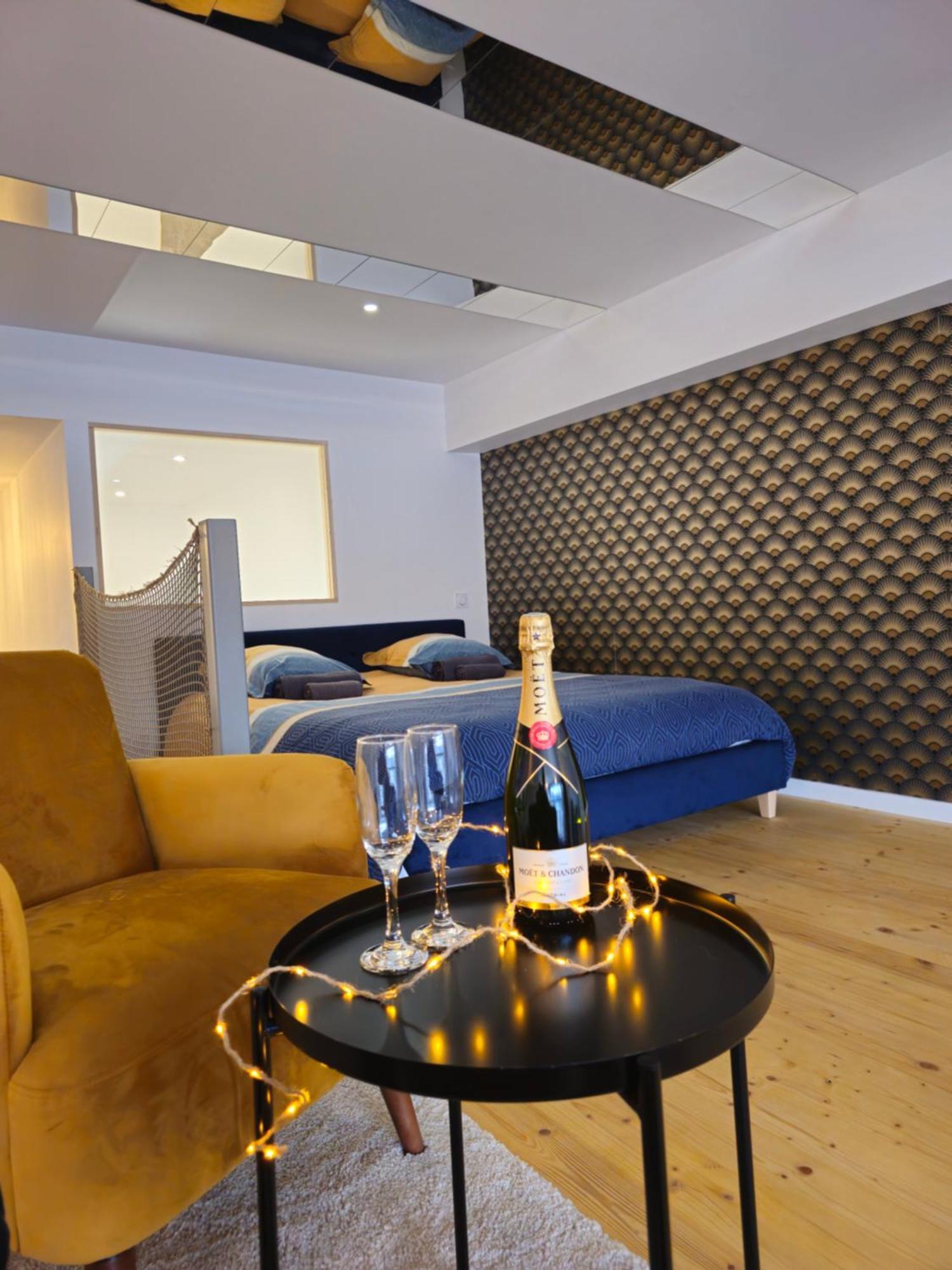 サン・バレリ・アン・コーLoft De Luxe Le Chic, Grand Jacuzzi, Vue Port De Plaisanceアパートメント エクステリア 写真